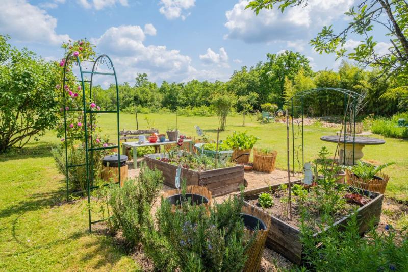 Chez Robin, 259 Rte d'Embournet, 24320 Champagne-et-Fontaine, France -3